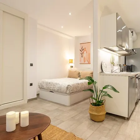 Apartment Andres Perez & Quiet Courtyard By Ele